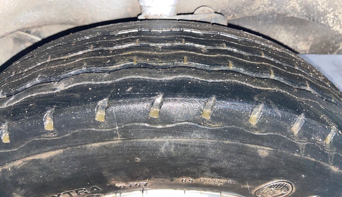 2018 Maruti Eeco 5 STR WITH A/C+HTR, CNG, Manual, 84,069 km, Right Front Tyre Tread