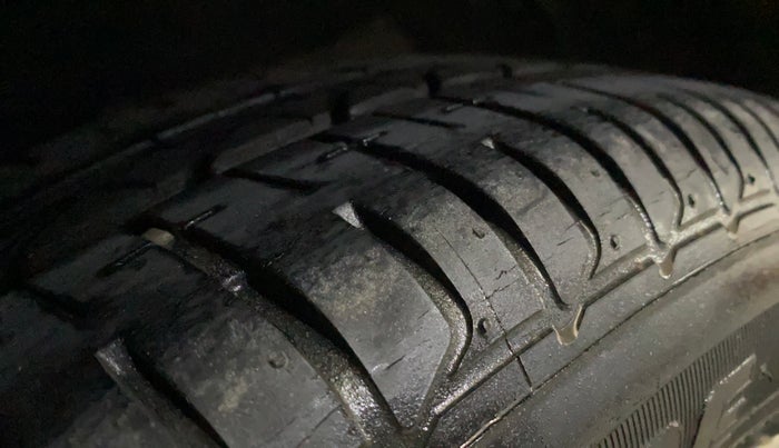 2015 Hyundai Verna FLUIDIC 4S 1.6 VTVT S AT, Petrol, Automatic, 55,956 km, Right Rear Tyre Tread