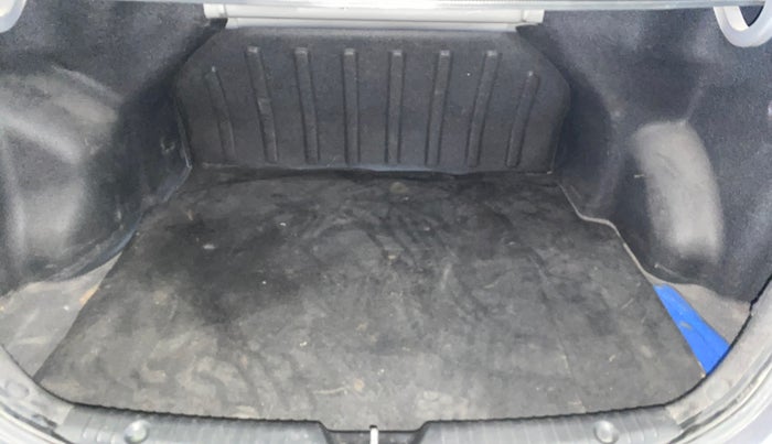 2015 Hyundai Verna FLUIDIC 4S 1.6 VTVT S AT, Petrol, Automatic, 55,956 km, Boot Inside