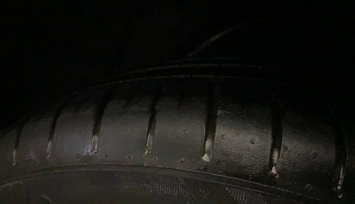 2015 Hyundai Verna FLUIDIC 4S 1.6 VTVT S AT, Petrol, Automatic, 55,956 km, Left Rear Tyre Tread