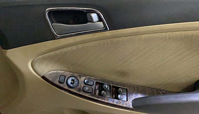 2015 Hyundai Verna FLUIDIC 4S 1.6 VTVT S AT, Petrol, Automatic, 55,956 km, Driver Side Door Panels Control