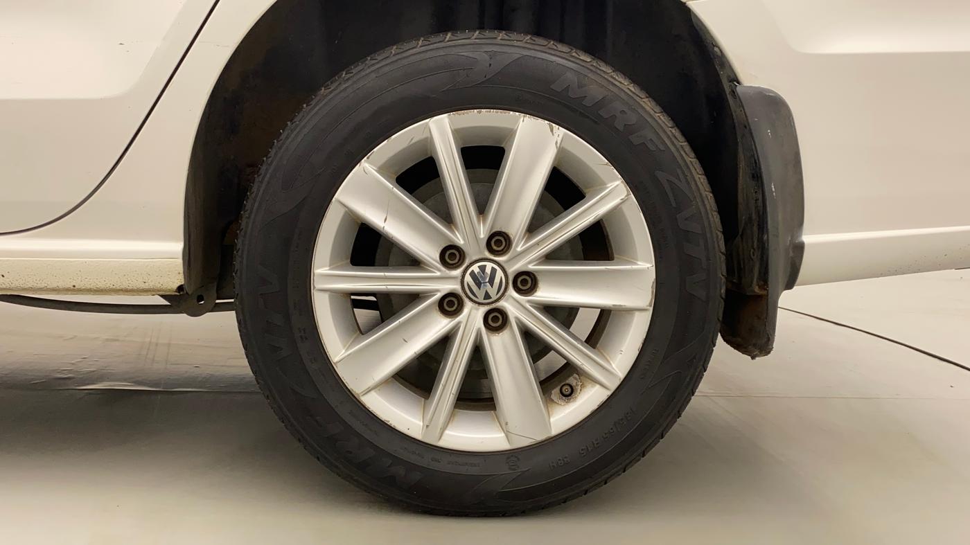 2016 Volkswagen Vento HIGHLINE PETROL AT, Petrol, Automatic, 48,279 km, Left Rear Wheel