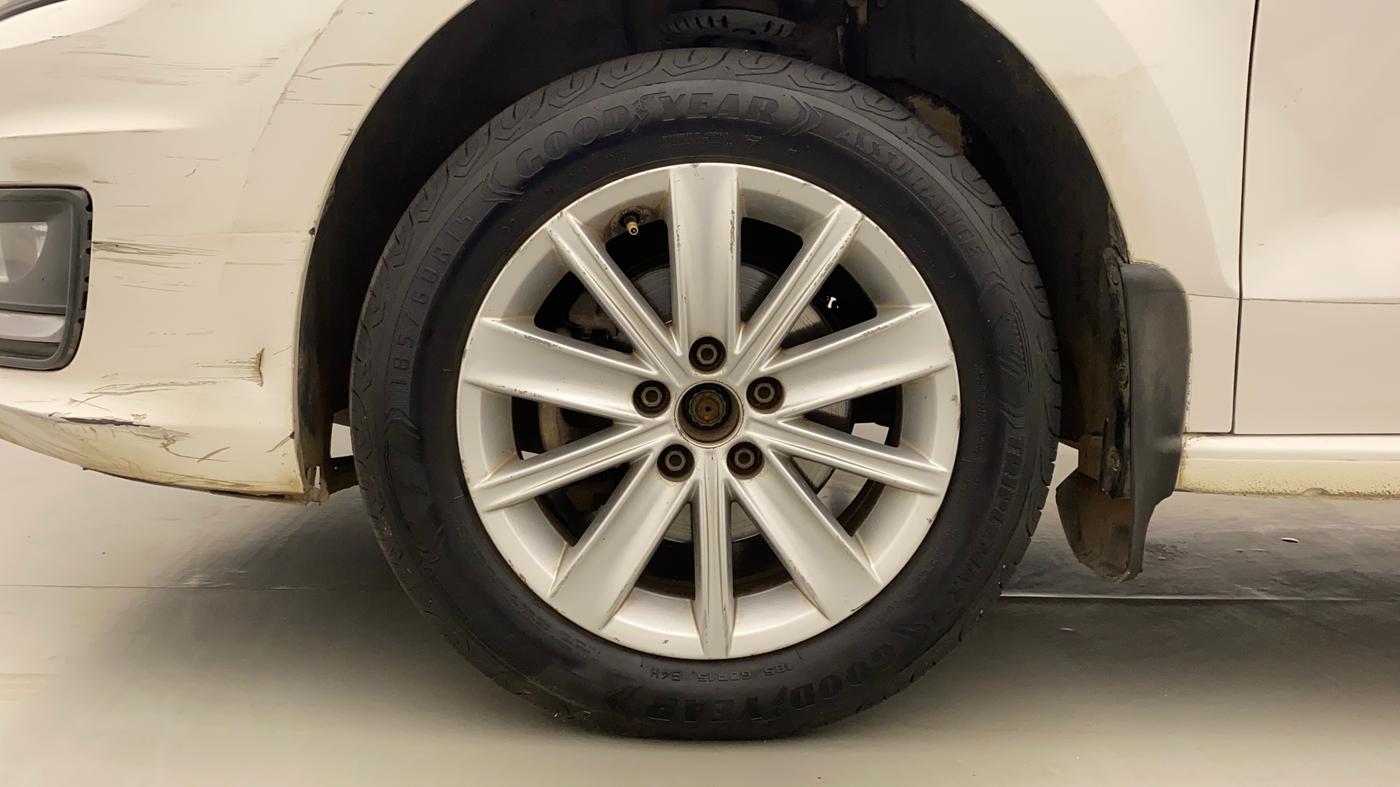 2016 Volkswagen Vento HIGHLINE PETROL AT, Petrol, Automatic, 48,279 km, Left Front Wheel