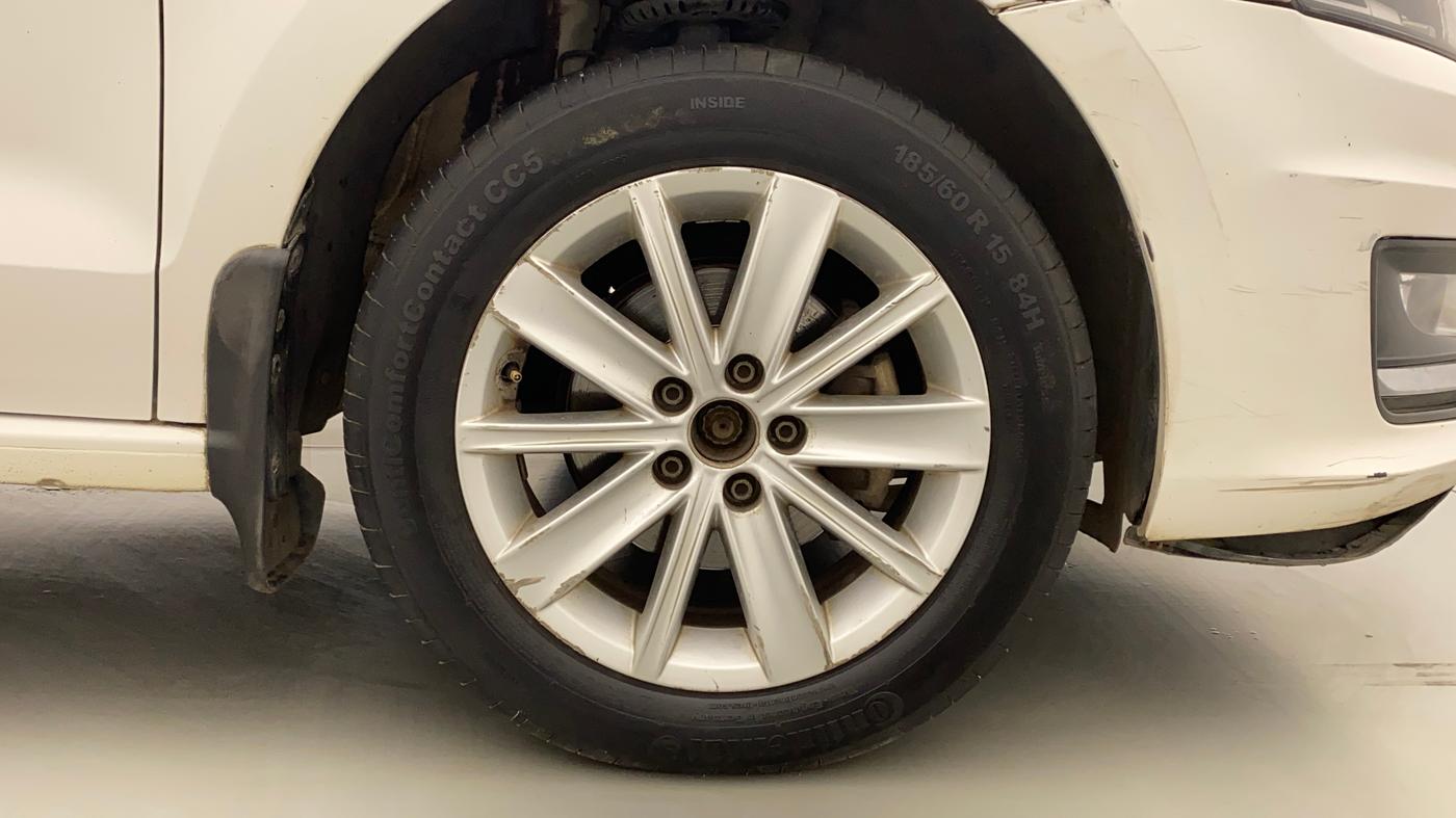2016 Volkswagen Vento HIGHLINE PETROL AT, Petrol, Automatic, 48,279 km, Right Front Wheel