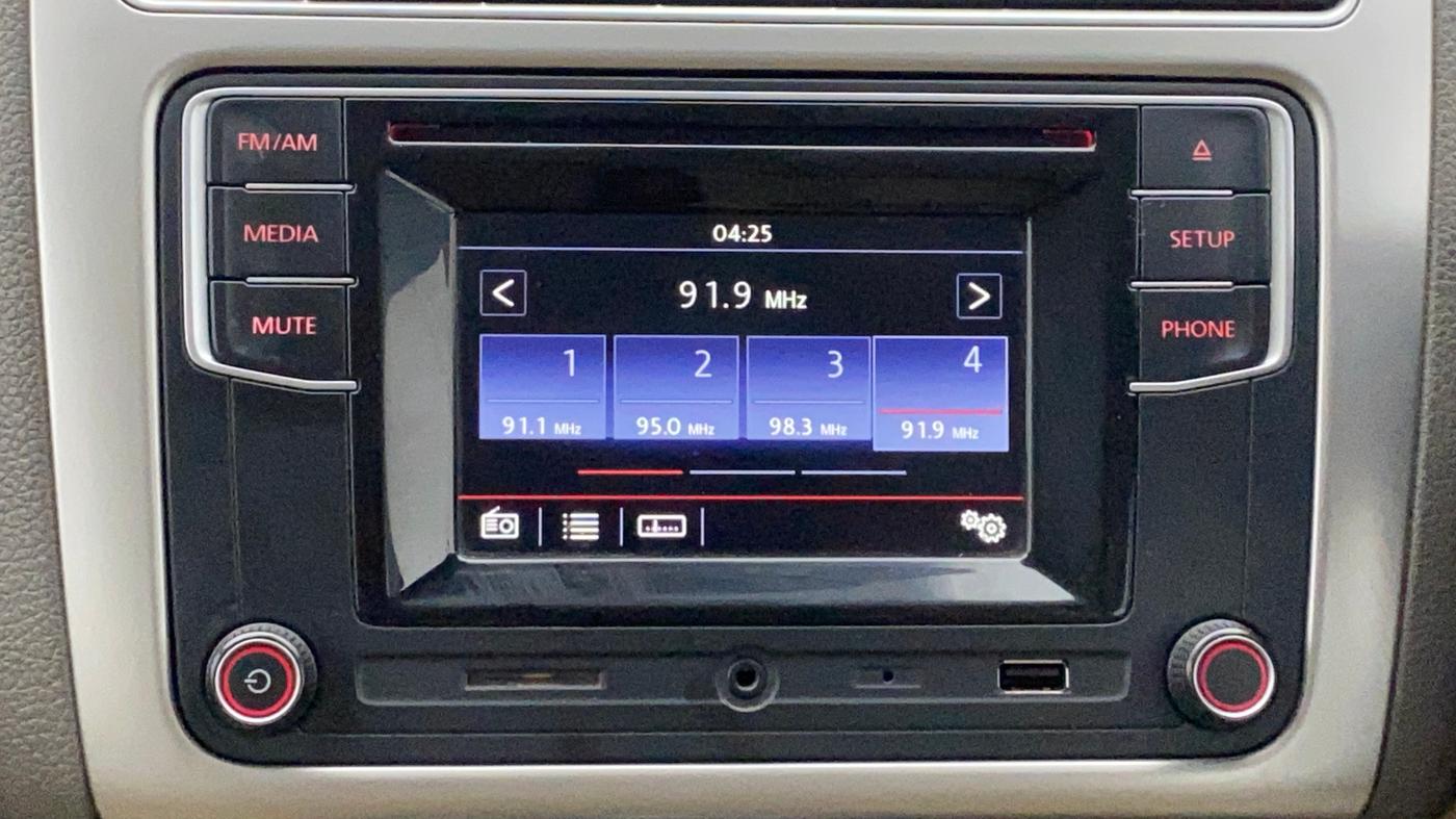 2016 Volkswagen Vento HIGHLINE PETROL AT, Petrol, Automatic, 48,279 km, Infotainment System