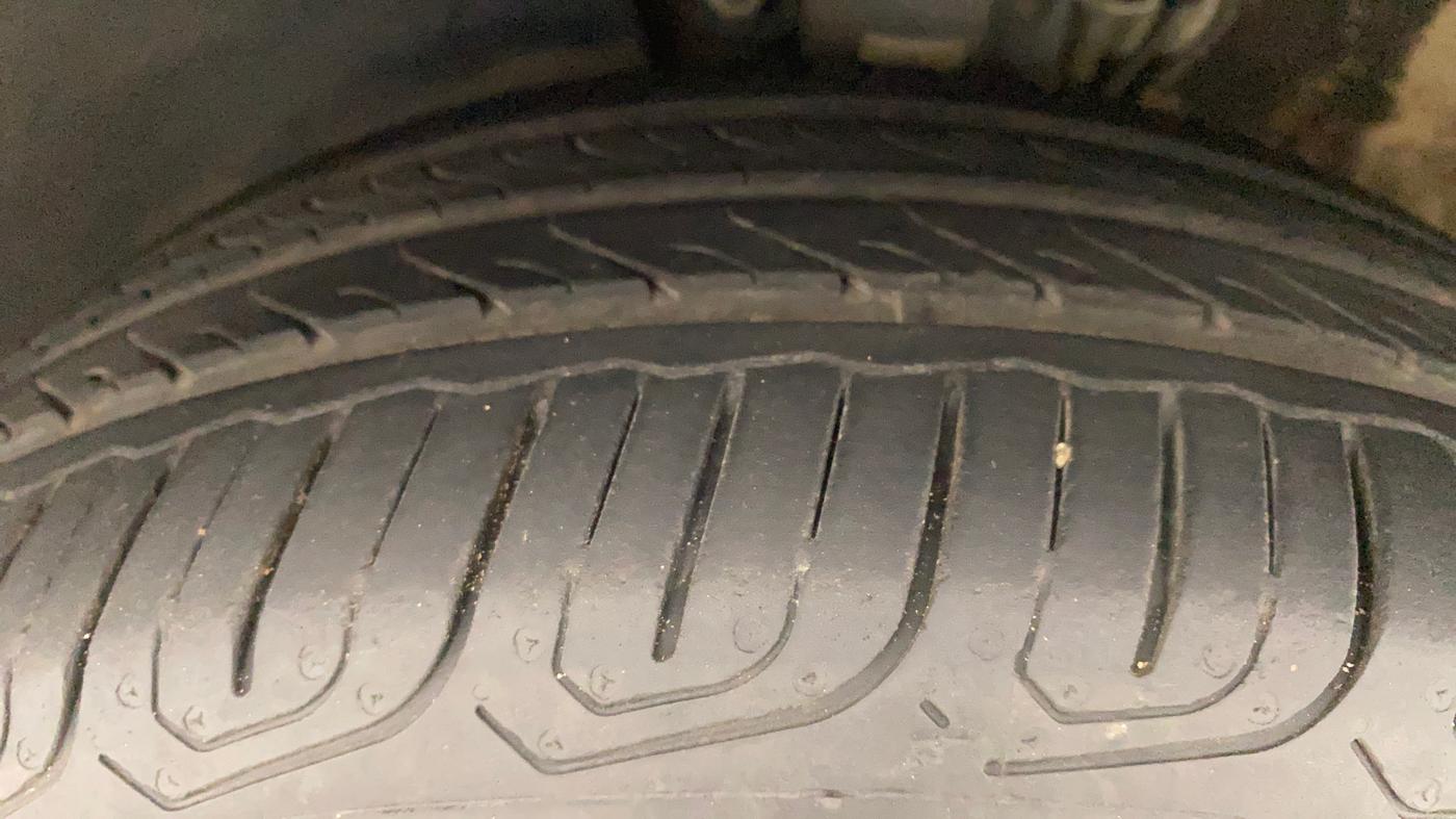 2016 Volkswagen Vento HIGHLINE PETROL AT, Petrol, Automatic, 48,279 km, Left Front Tyre Tread