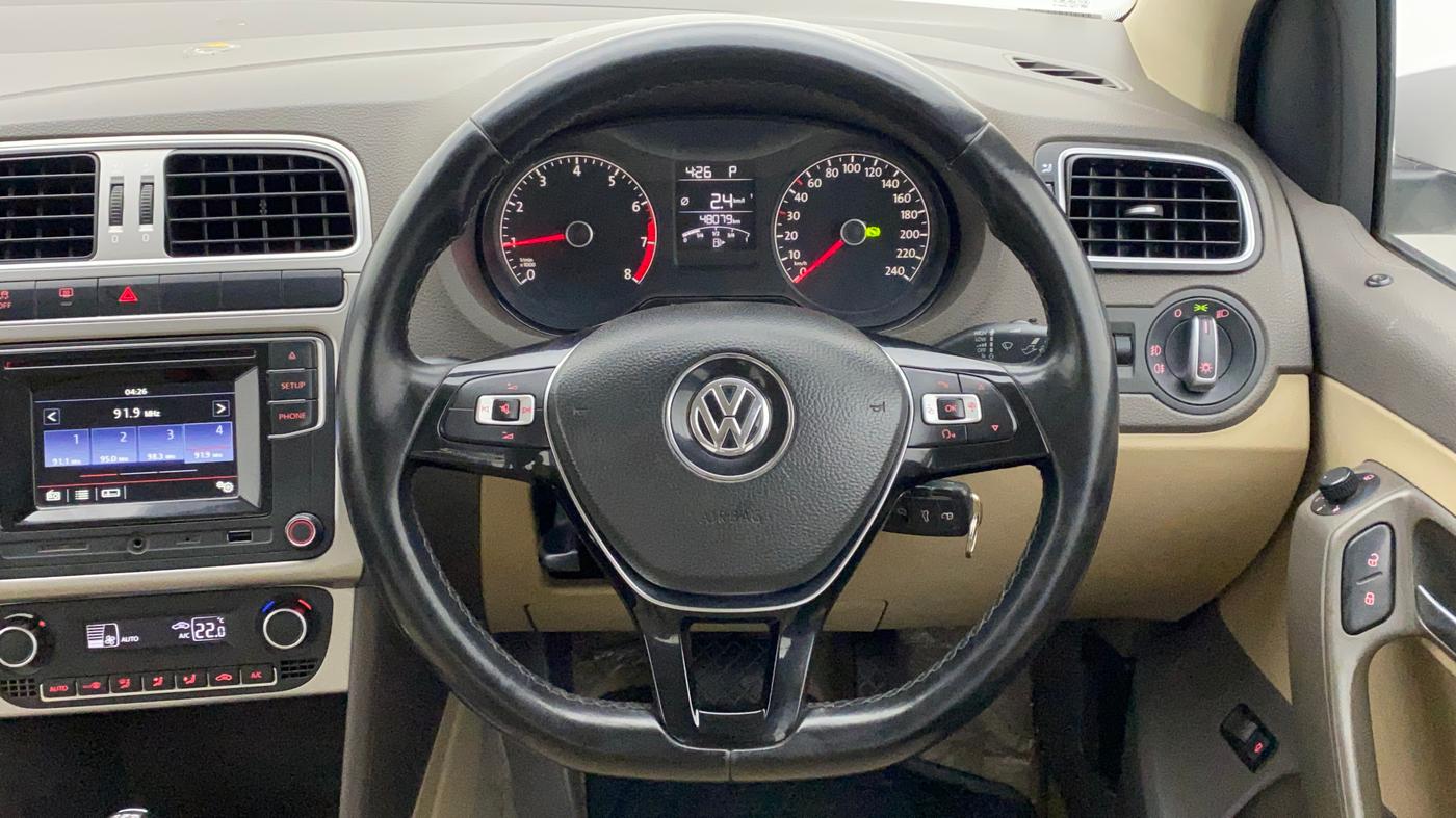 2016 Volkswagen Vento HIGHLINE PETROL AT, Petrol, Automatic, 48,279 km, Steering Wheel Close Up