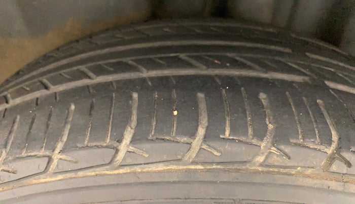 2016 Volkswagen Vento HIGHLINE PETROL AT, Petrol, Automatic, 48,279 km, Left Rear Tyre Tread
