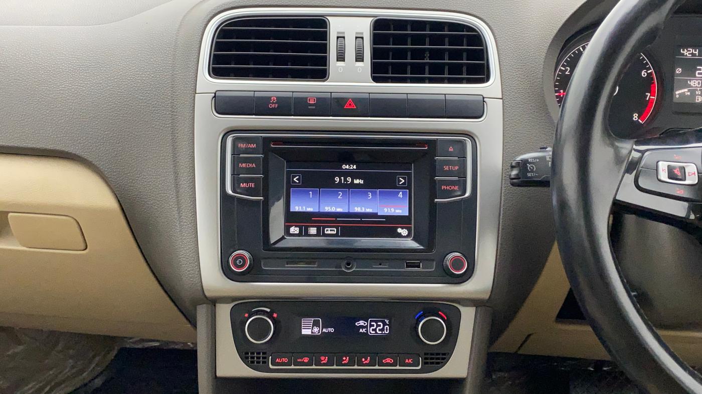 2016 Volkswagen Vento HIGHLINE PETROL AT, Petrol, Automatic, 48,279 km, Air Conditioner