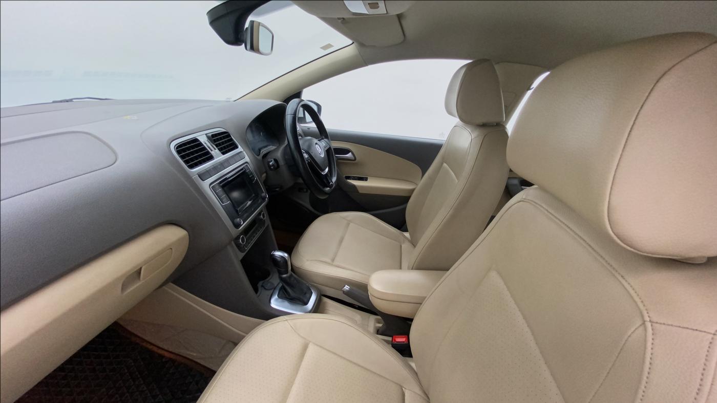 2016 Volkswagen Vento HIGHLINE PETROL AT, Petrol, Automatic, 48,279 km, Right Side Front Door Cabin