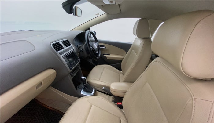 2016 Volkswagen Vento HIGHLINE PETROL AT, Petrol, Automatic, 48,279 km, Right Side Front Door Cabin