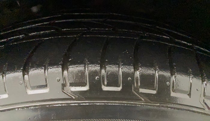 2017 Hyundai Creta SX PLUS AT 1.6 PETROL, Petrol, Automatic, 32,086 km, Left Front Tyre Tread