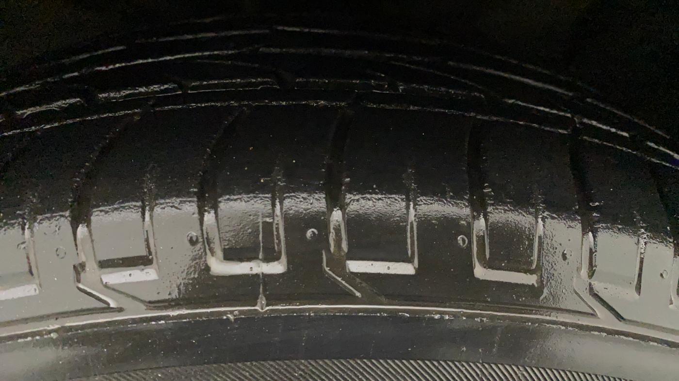 2017 Hyundai Creta SX PLUS AT 1.6 PETROL, Petrol, Automatic, 32,086 km, Right Front Tyre Tread