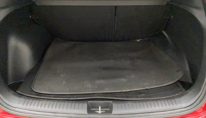 2017 Hyundai Creta SX PLUS AT 1.6 PETROL, Petrol, Automatic, 32,086 km, Boot Inside