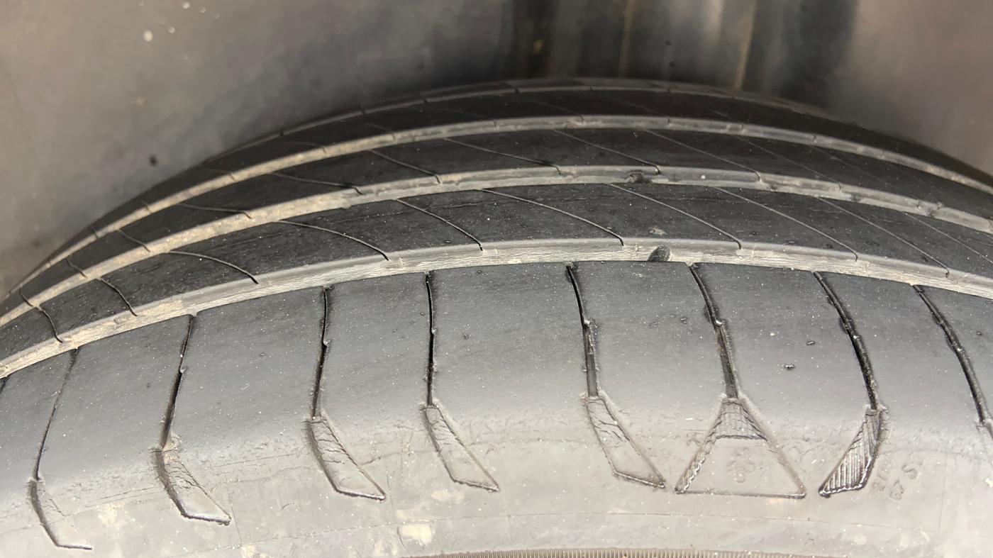 2013 Volkswagen Polo HIGHLINE1.2L, Petrol, Manual, 93,335 km, Left Rear Tyre Tread