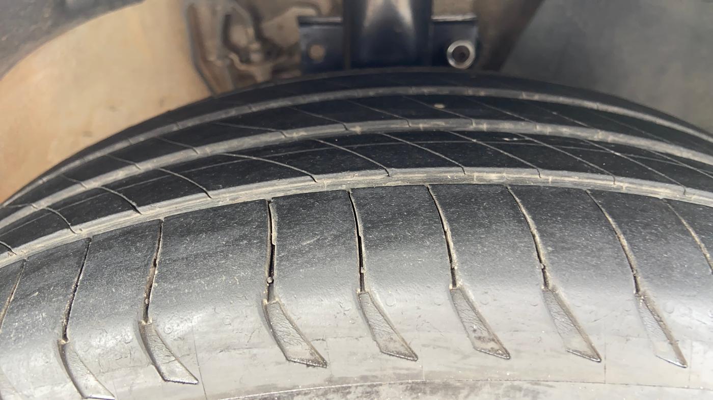 2013 Volkswagen Polo HIGHLINE1.2L, Petrol, Manual, 93,335 km, Right Front Tyre Tread