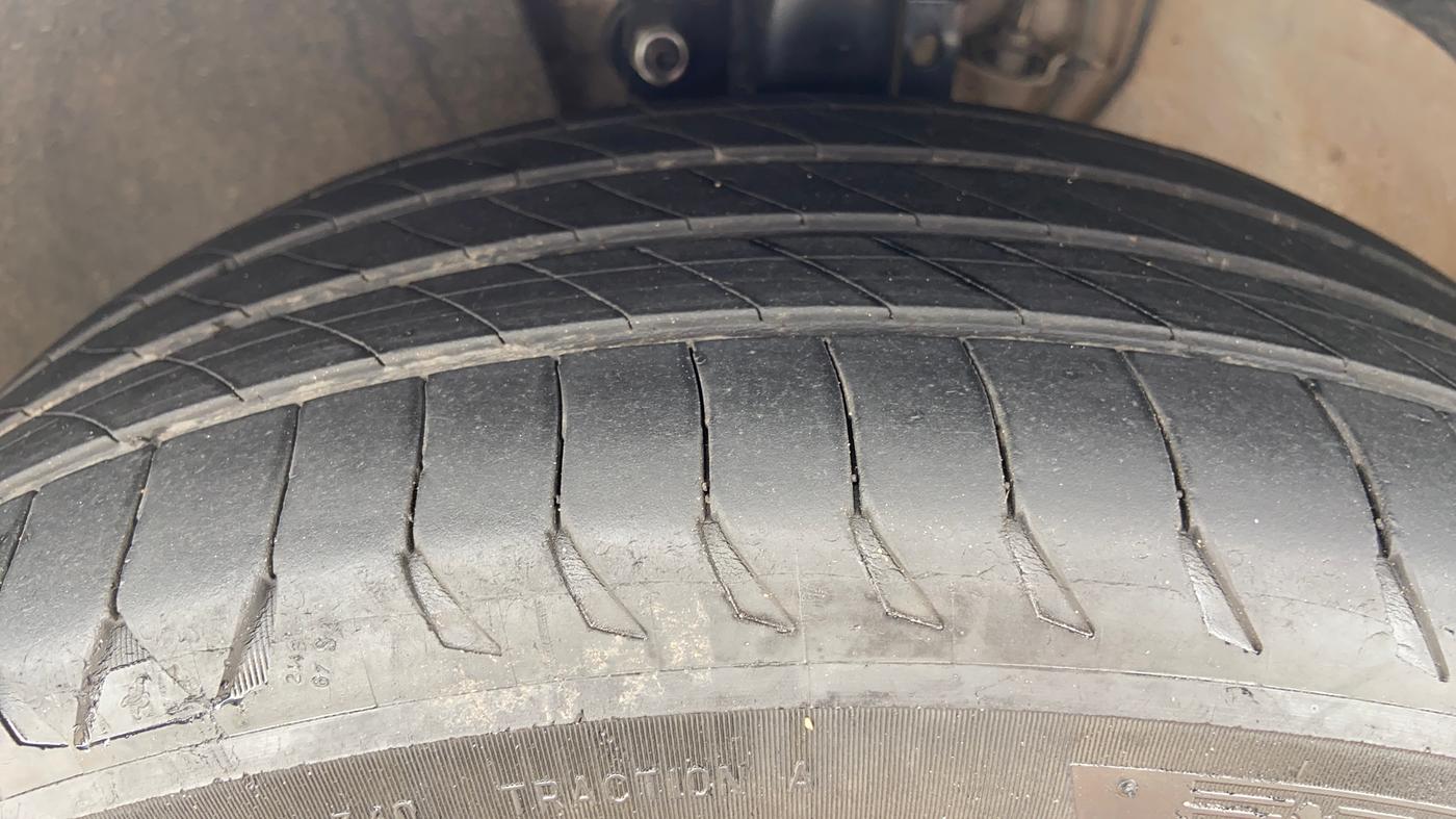 2013 Volkswagen Polo HIGHLINE1.2L, Petrol, Manual, 93,335 km, Left Front Tyre Tread