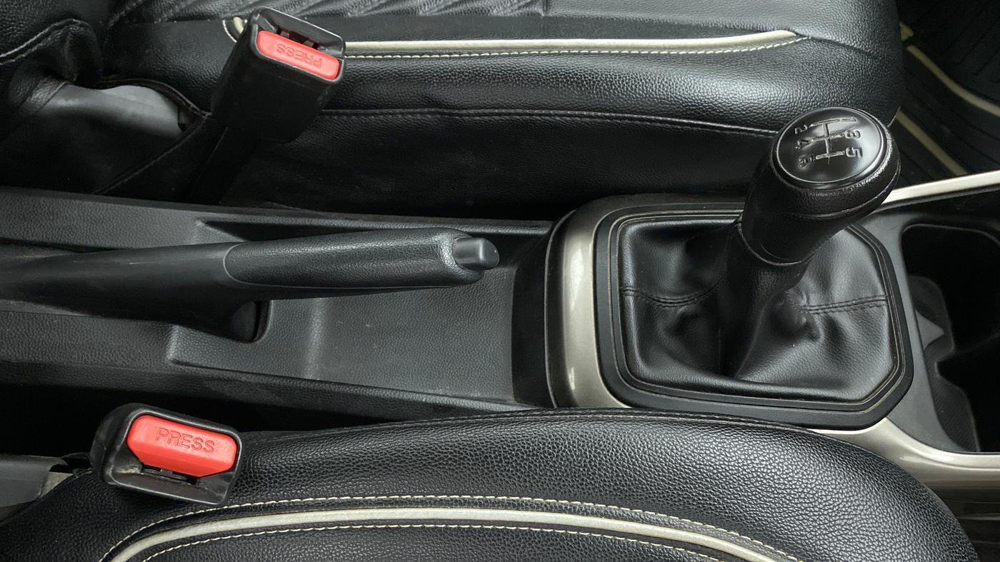 2018 Maruti IGNIS SIGMA 1.2, Petrol, Manual, 56,796 km, Gear Lever