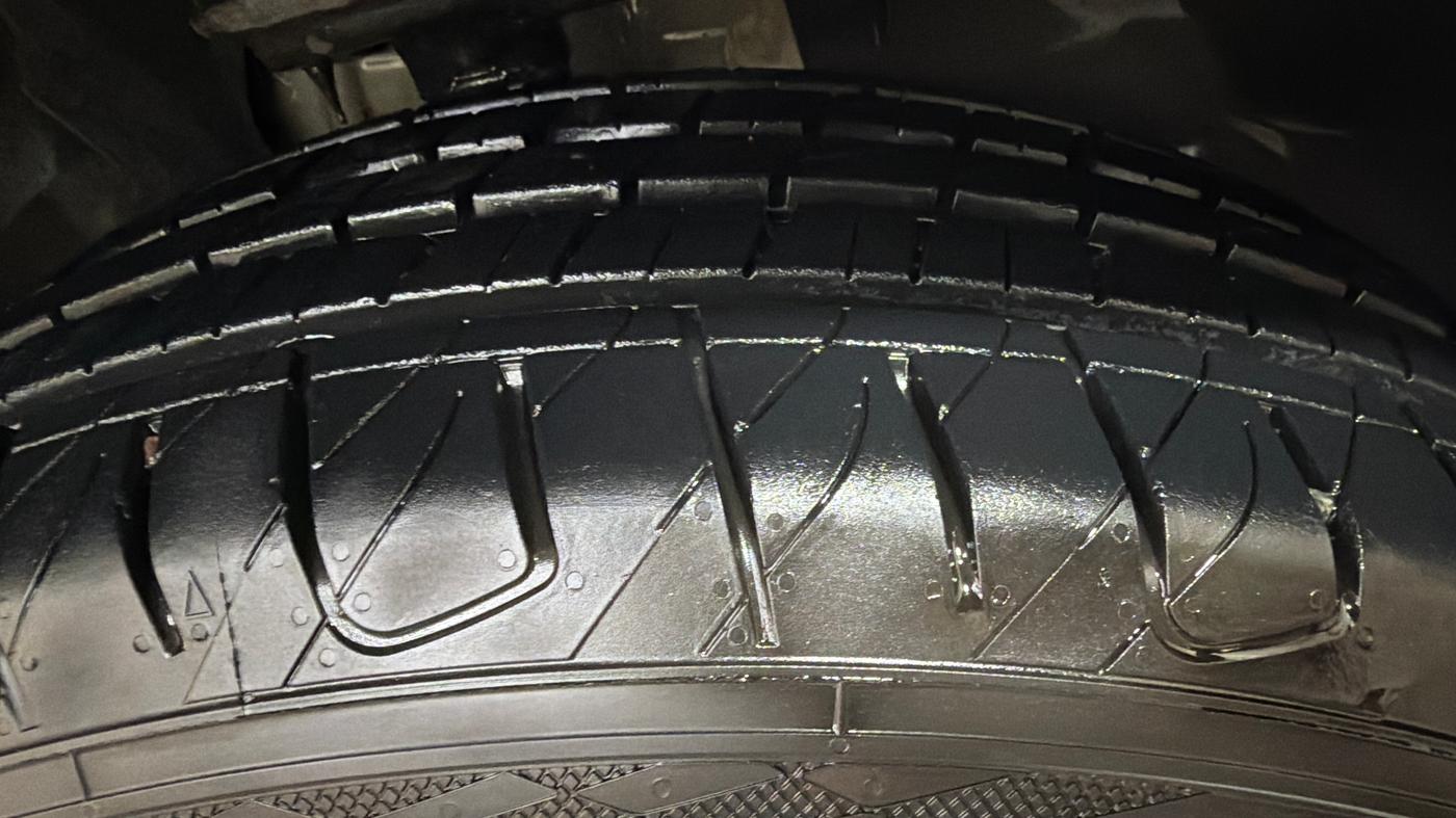 2019 Jeep Compass LIMITED 1.4 PETROL AT, Petrol, Automatic, 20,290 km, Right Front Tyre Tread