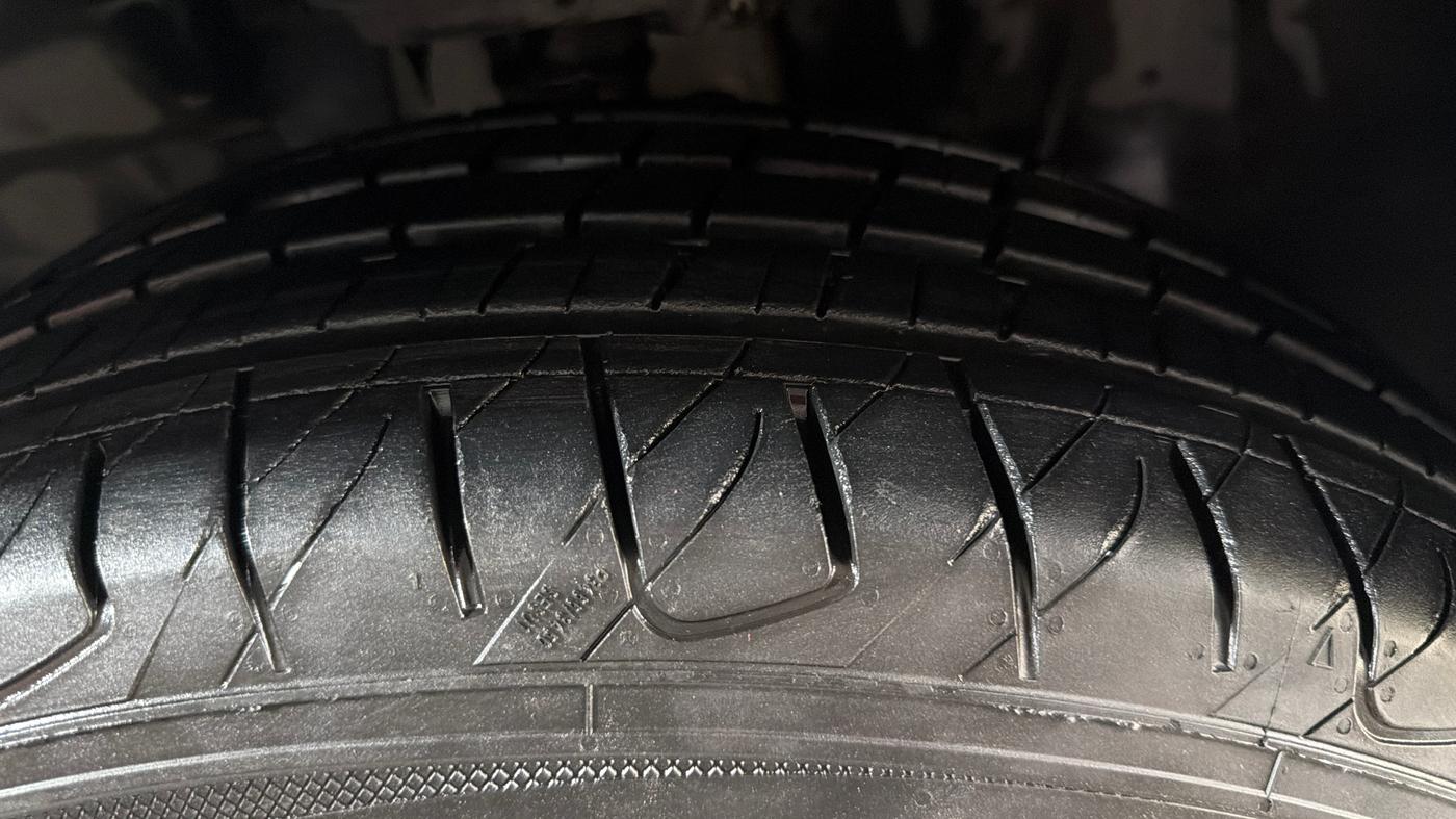 2019 Jeep Compass LIMITED 1.4 PETROL AT, Petrol, Automatic, 20,290 km, Left Front Tyre Tread