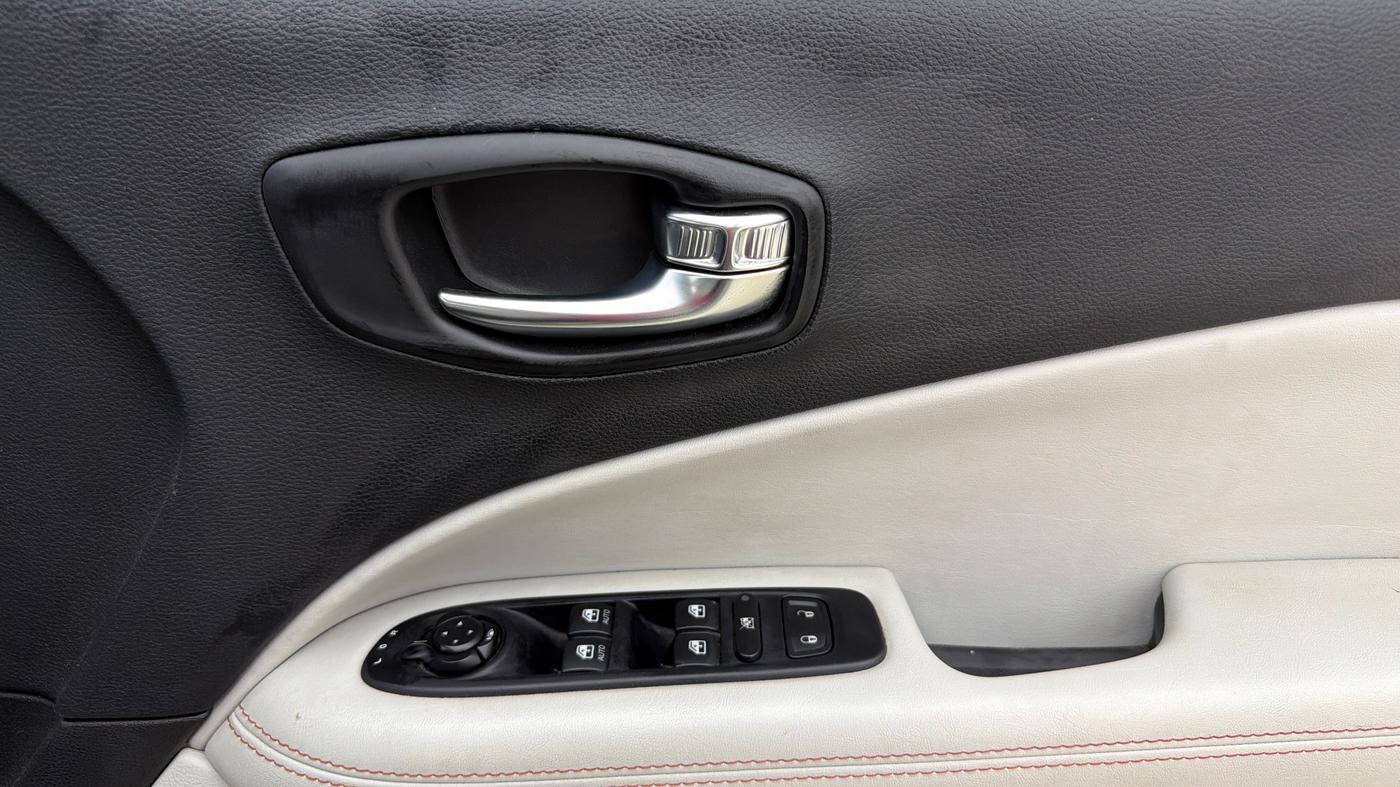 2019 Jeep Compass LIMITED 1.4 PETROL AT, Petrol, Automatic, 20,290 km, Driver Side Door Panels Control