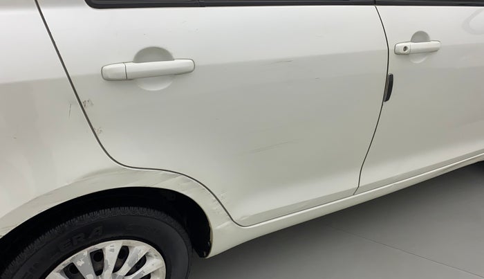 2015 Maruti Swift Dzire VDI ABS, Diesel, Manual, 1,03,434 km, Right rear door - Minor scratches