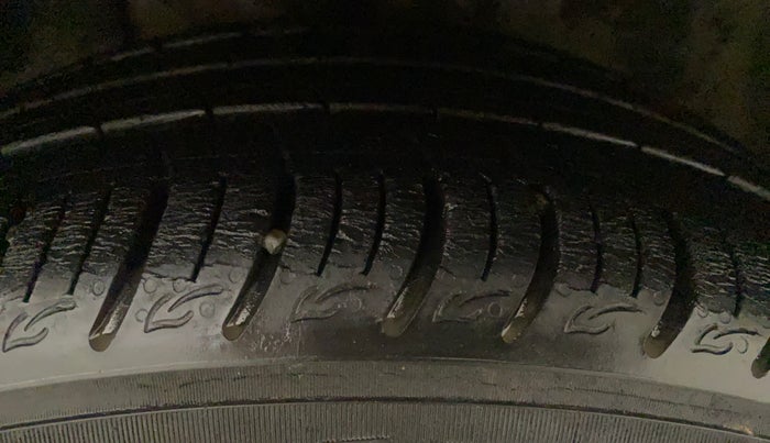 2020 Tata ALTROZ XZ PETROL, Petrol, Manual, 23,919 km, Right Front Tyre Tread