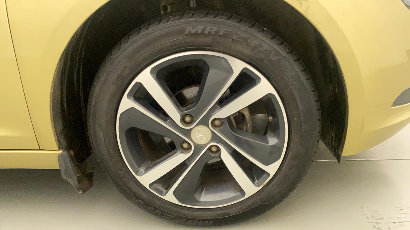 2020 Tata ALTROZ XZ PETROL, Petrol, Manual, 23,919 km, Right Front Wheel