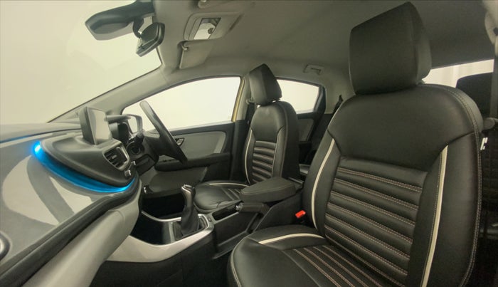 2020 Tata ALTROZ XZ PETROL, Petrol, Manual, 23,919 km, Right Side Front Door Cabin