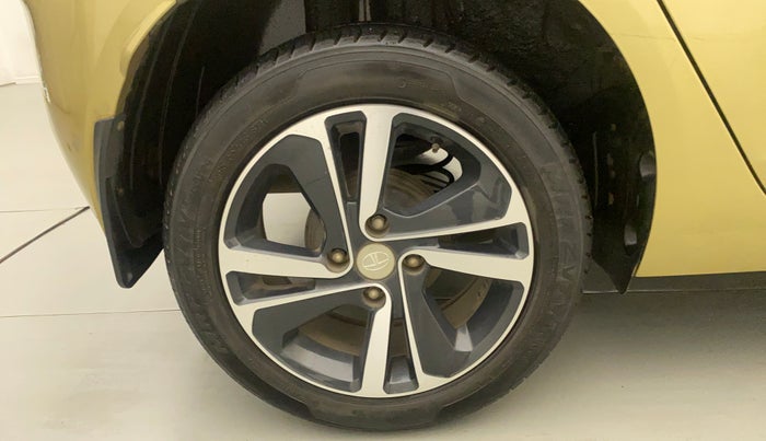 2020 Tata ALTROZ XZ PETROL, Petrol, Manual, 23,919 km, Right Rear Wheel