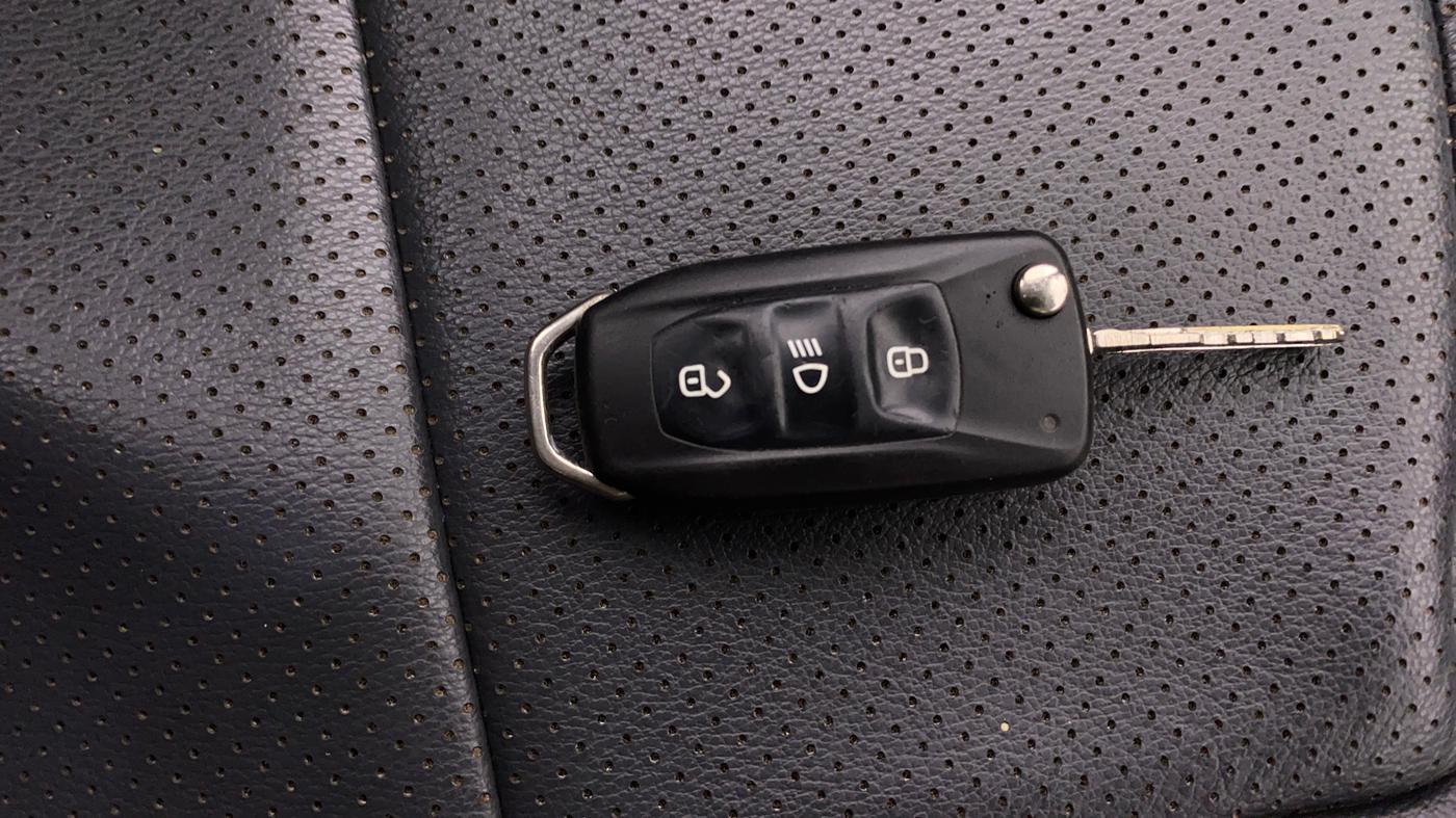 2016 Tata Tiago XT PETROL, Petrol, Manual, 55,817 km, Key Close Up