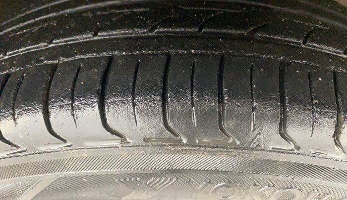 2016 Tata Tiago XT PETROL, Petrol, Manual, 55,817 km, Right Front Tyre Tread