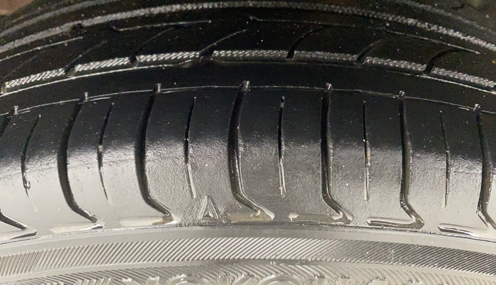 2016 Tata Tiago XT PETROL, Petrol, Manual, 55,817 km, Right Rear Tyre Tread