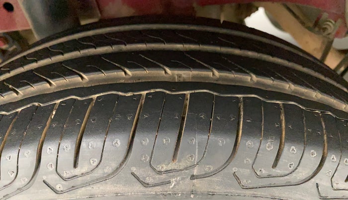 2018 Mahindra KUV 100 NXT K8 P 6 STR, Petrol, Manual, 46,456 km, Right Rear Tyre Tread