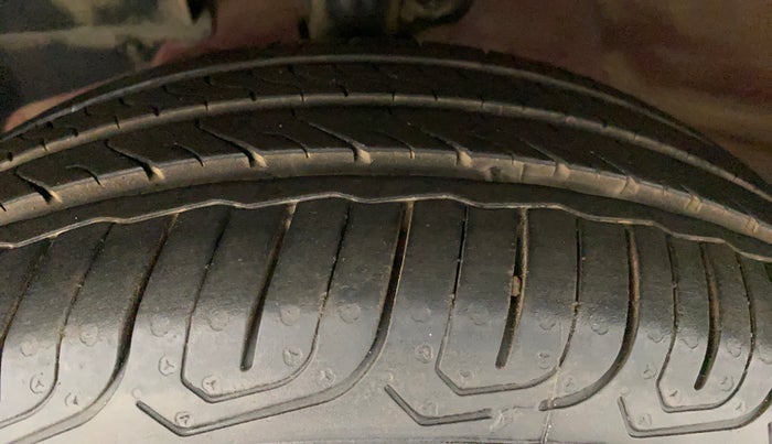 2018 Mahindra KUV 100 NXT K8 P 6 STR, Petrol, Manual, 46,456 km, Left Front Tyre Tread