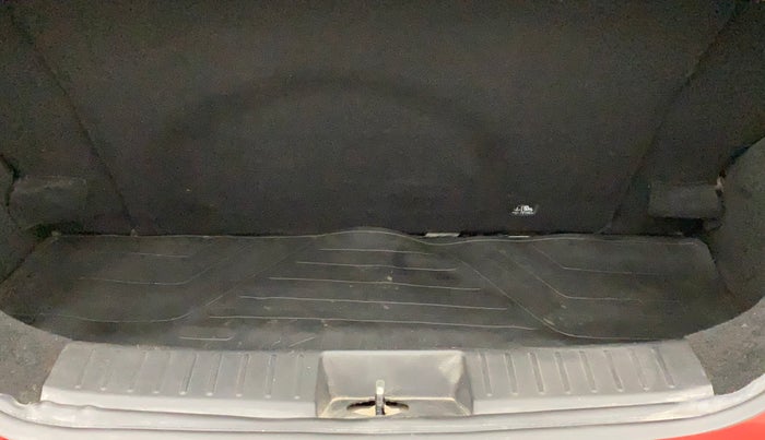 2018 Mahindra KUV 100 NXT K8 P 6 STR, Petrol, Manual, 46,456 km, Boot Inside
