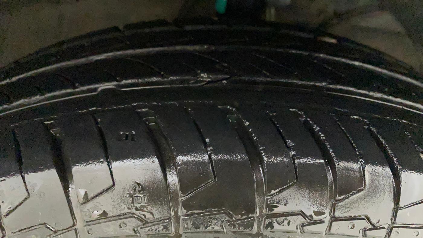 2021 Maruti Swift VXI AMT, Petrol, Automatic, 37,456 km, Right Front Tyre Tread