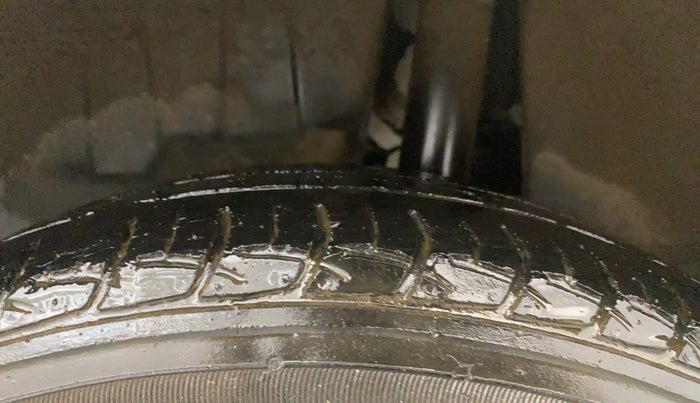 2020 Maruti Swift ZXI, Petrol, Manual, 34,256 km, Left Rear Tyre Tread