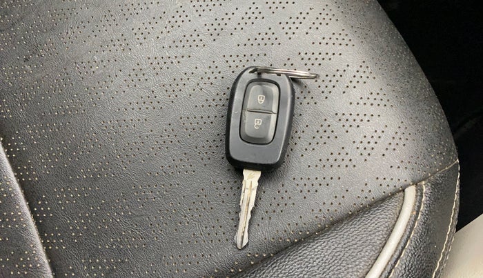 2022 Nissan MAGNITE XL, Petrol, Manual, 45,858 km, Key Close Up