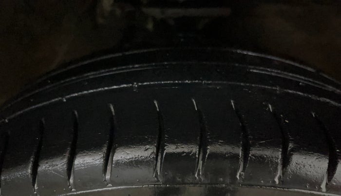 2014 Maruti Alto K10 LXI, CNG, Manual, 86,312 km, Right Front Tyre Tread