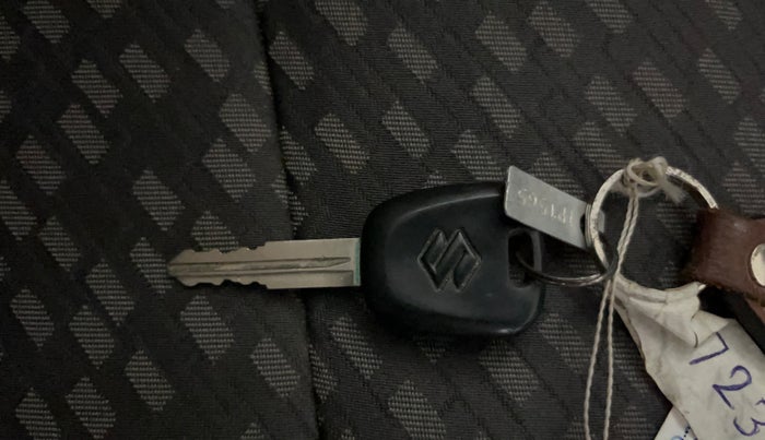 2014 Maruti Alto K10 LXI, CNG, Manual, 86,312 km, Key Close Up