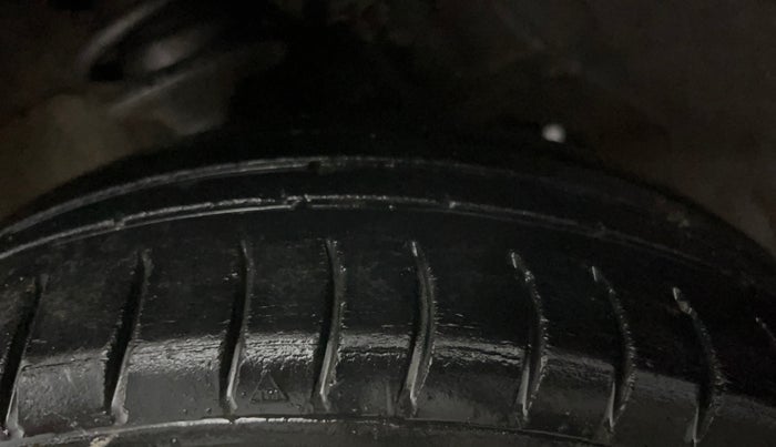 2014 Maruti Alto K10 LXI, CNG, Manual, 86,312 km, Left Front Tyre Tread
