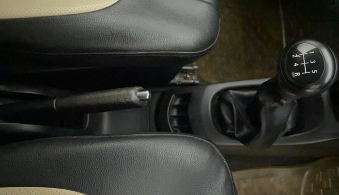 2015 Maruti Wagon R 1.0 VXI, Petrol, Manual, 26,527 km, Gear Lever