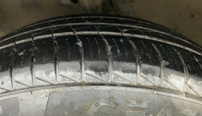 2011 Maruti Swift Dzire VXI, Petrol, Manual, 1,08,753 km, Left Front Tyre Tread