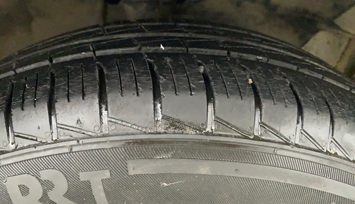 2011 Maruti Swift Dzire VXI, Petrol, Manual, 1,08,753 km, Right Front Tyre Tread