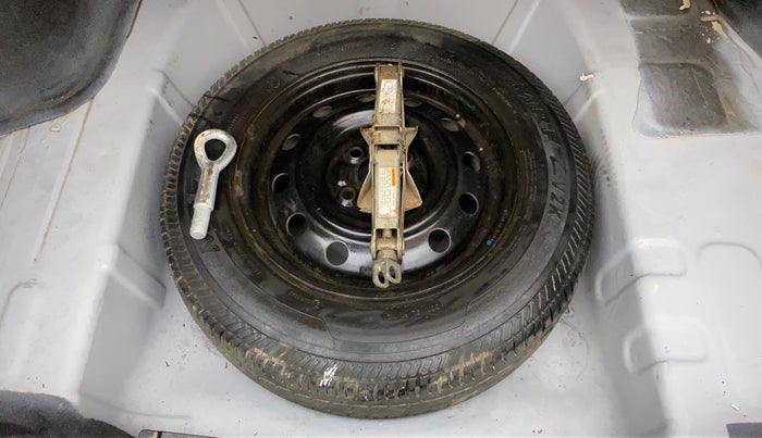 2011 Maruti Swift Dzire VXI, Petrol, Manual, 1,08,753 km, Dicky (Boot door) - Tool missing
