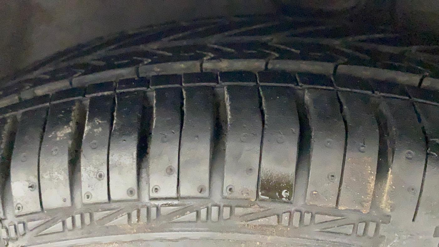 2010 Hyundai i10 SPORTZ 1.2, Petrol, Manual, 30,182 km, Right Front Tyre Tread
