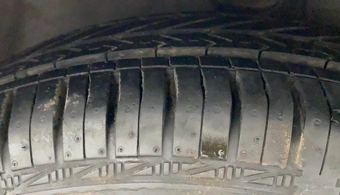2010 Hyundai i10 SPORTZ 1.2, Petrol, Manual, 30,182 km, Right Front Tyre Tread