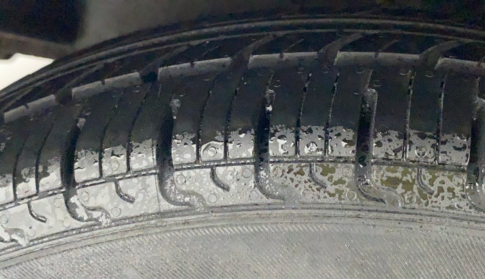 2010 Hyundai i10 SPORTZ 1.2, Petrol, Manual, 30,182 km, Left Front Tyre Tread