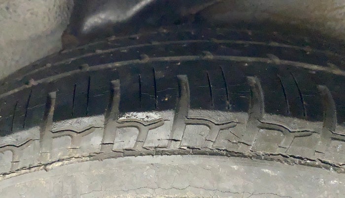 2010 Hyundai i10 SPORTZ 1.2, Petrol, Manual, 30,182 km, Left Rear Tyre Tread